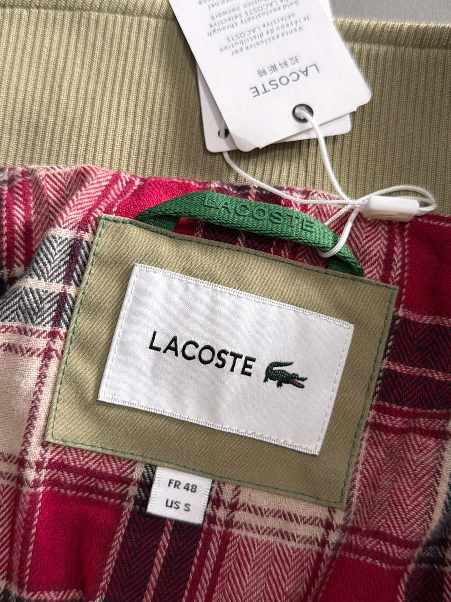 LACOSTE French crocodile Lacoste 2026 Newest Arrival windbreaker jacket. Customized dyed fabrics, overall casual and upscale. The fabric texture is relatively thin, very light, comfortable on the upper body, and suitable for autumn and winter wear. Simple lines, customized hardware zippers, elegant and concise style, lightweight and comfortable to wear, very urban luxury and low-key elegance, with a casual and lazy feeling, the upper body effect is very good, quite wide and stylish, natural drape, simple and elegant! Top luxury Classic The style item is gentle and high-end, quiet but full of power. It perfectly conveys the brand's sense of trend and recognition. The upper body is super cool and stylish, and extremely luxurious. It shows your rank, strength and taste from all aspects! The overall grade is even more obvious. The upper body is comfortable and unconstrained, with a casual and loose effect. Size:48-56